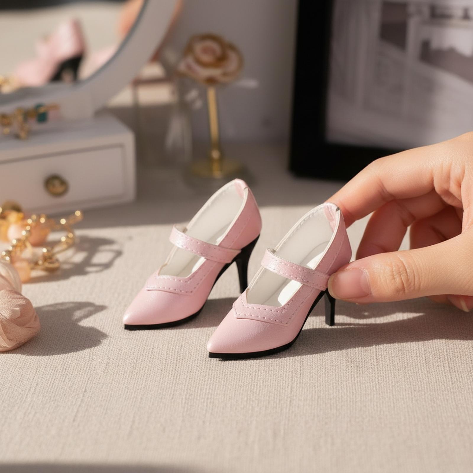 Court Heel Pointed - รองเท้าส้นสูงหัวแหลมสำหรับตุ๊กตาแฟชั่นขนาดเล็ก ทำจากเรซิน เหมาะสำหรับงานแต่งกายในธีมทางการ