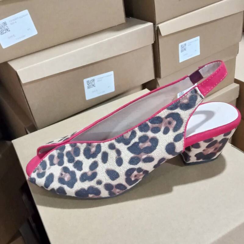 รองเท้าส้นหนาแบบเปิดนิ้วเท้าลา - Peep Toe Heels บทวิจารณ์และราคา
