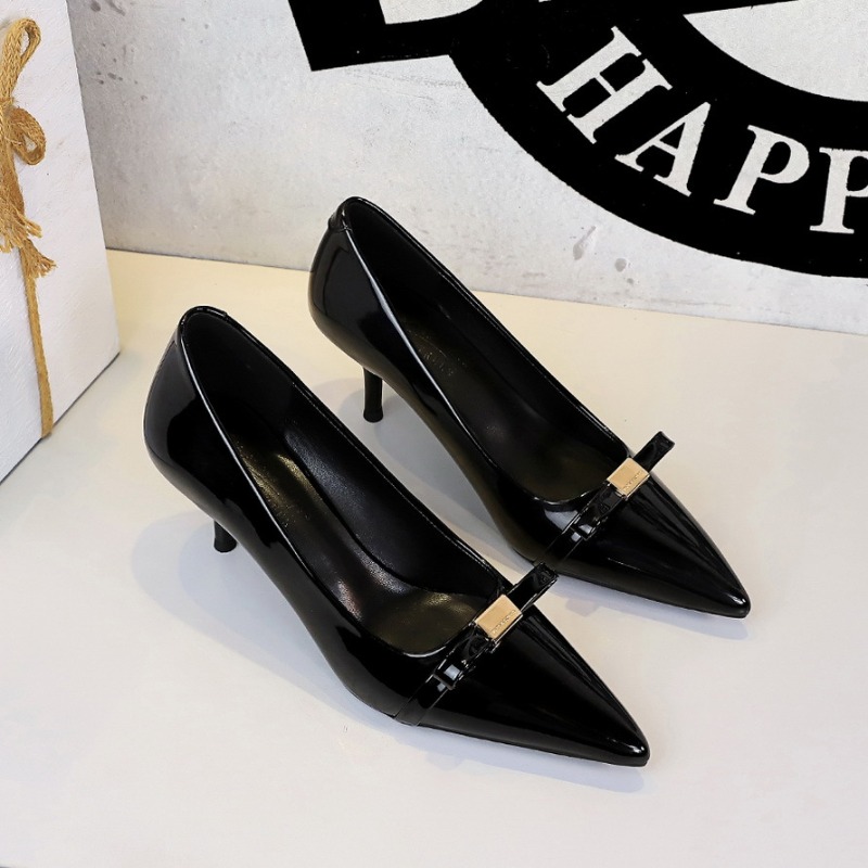 รองเท้าส้นเตี้ยทรงหัวแหลมแบบฝร - Court Heel Pointed บทวิจารณ์และราคา
