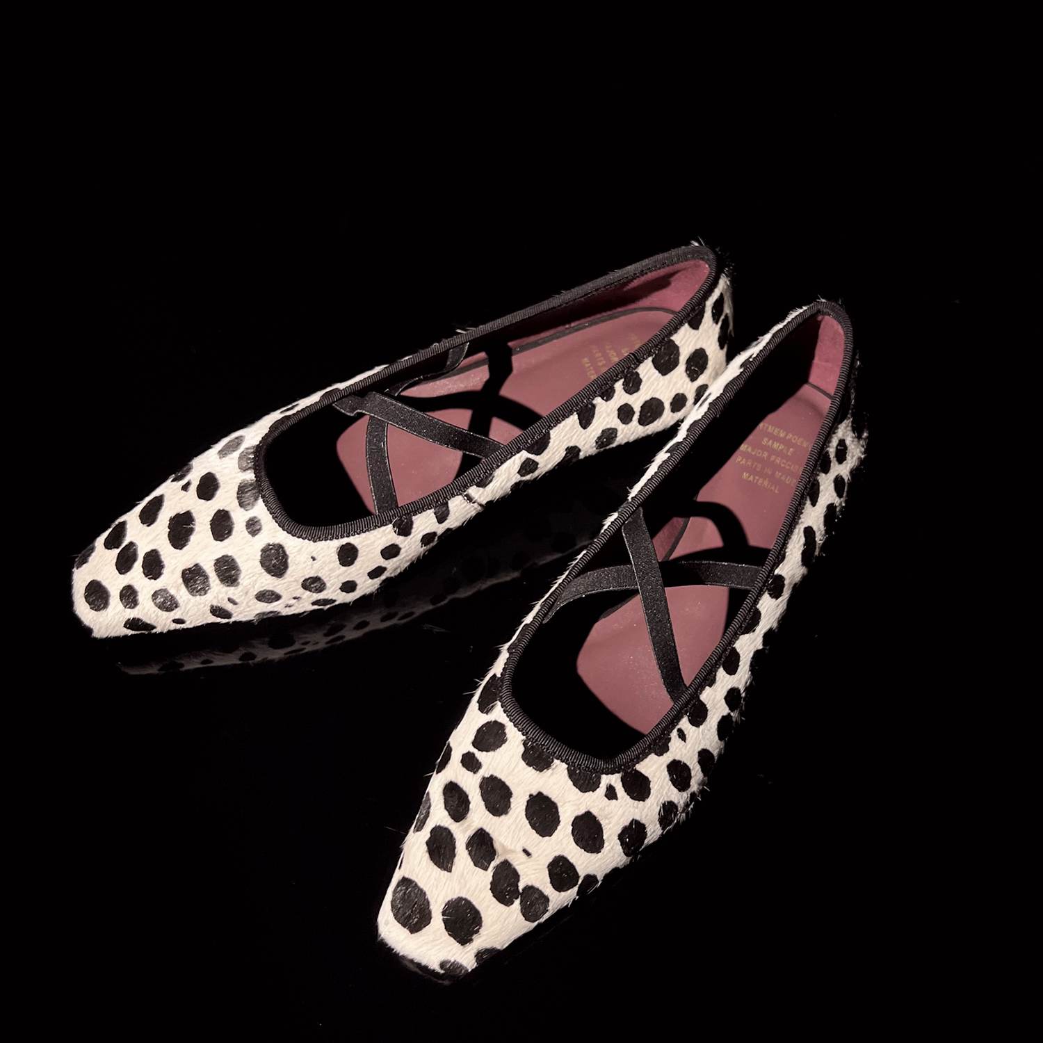 รองเท้าส้นเตี้ยแบบมารีเจน ลายจ - Women Shoes Brand บทวิจารณ์และราคา