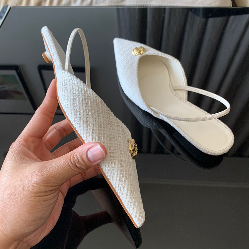 รองเท้าส้นเตี้ยแบบสวม รุ่นใหม่ - Women Shoes Casual บทวิจารณ์และราคา